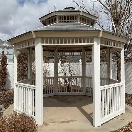 Edgar Olin House (Adults Only) Pueblo Exterior foto